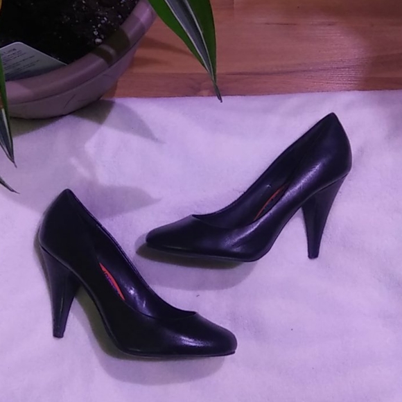 Heels - Picture 3 of 3